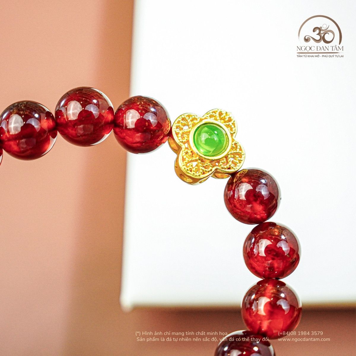  Vòng Tay Đá Garnet 8mm 5A Phối Charm Cỏ 4 Lá 