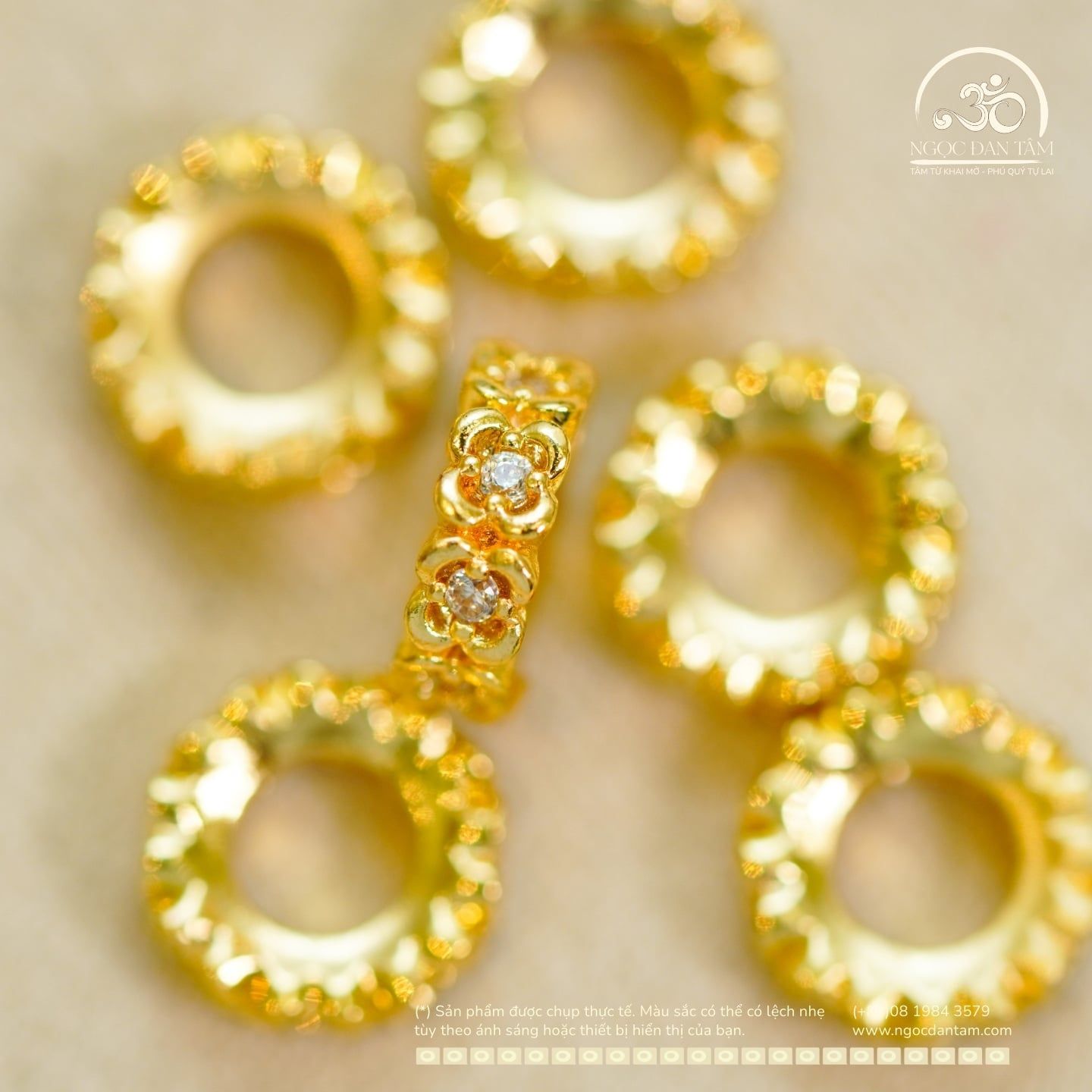  Charm Đệm Cỏ 4 Lá - Kim Loại Mạ Vàng 