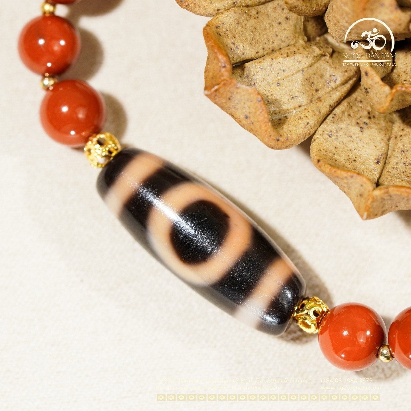  Vòng Tay Dzi Mặt Trời Mặt Trăng Phối Ngọc Bích Đỏ 8mm 