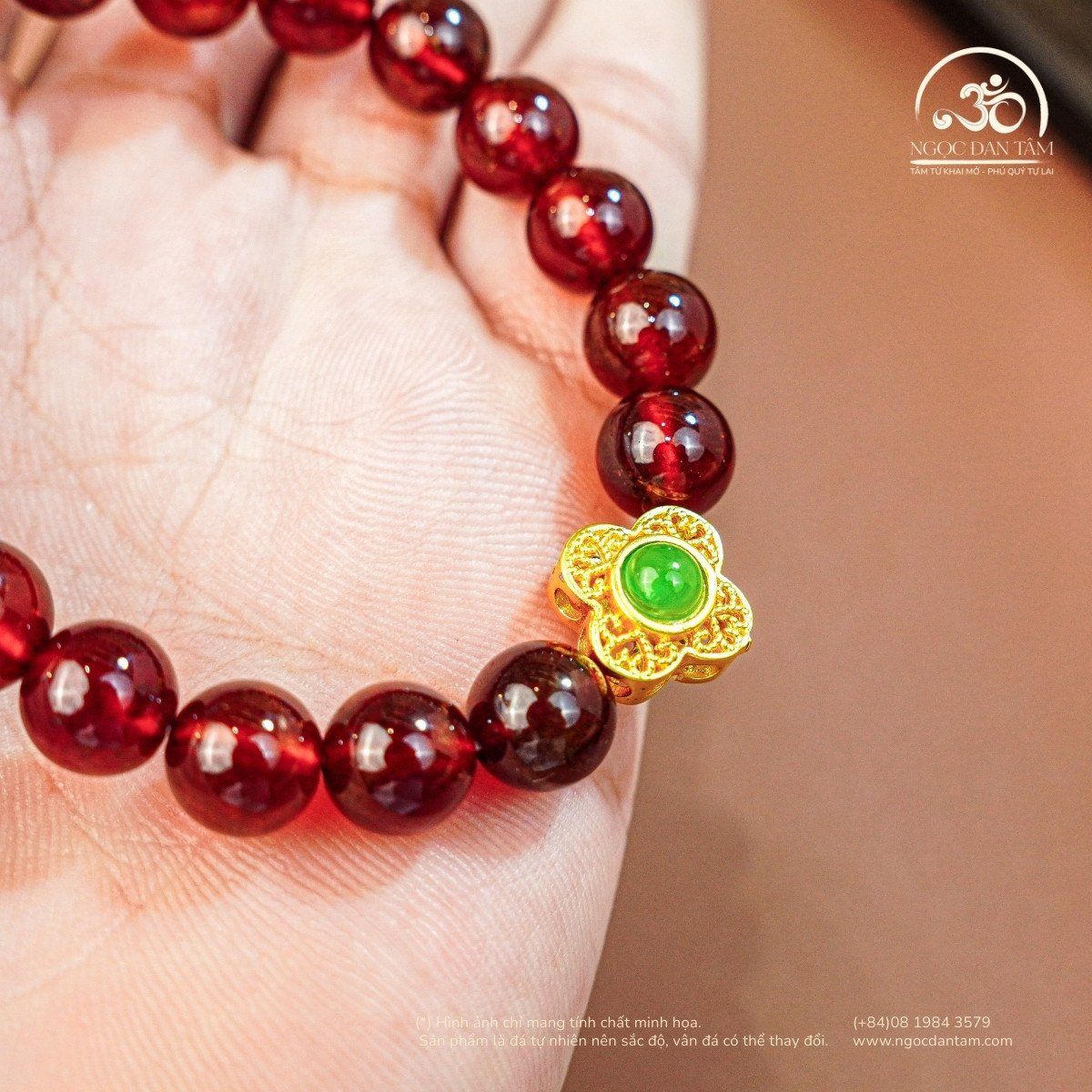  Vòng Tay Đá Garnet 8mm 5A Phối Charm Cỏ 4 Lá 