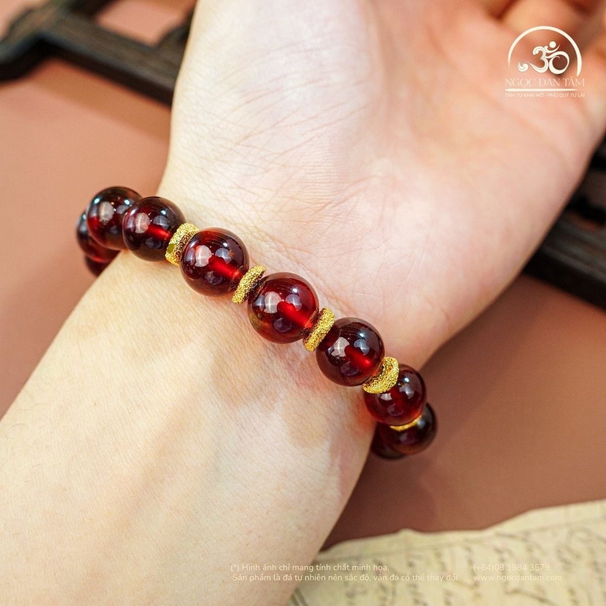  Vòng Tay Đá Garnet 10mm 5A Phối Charm 