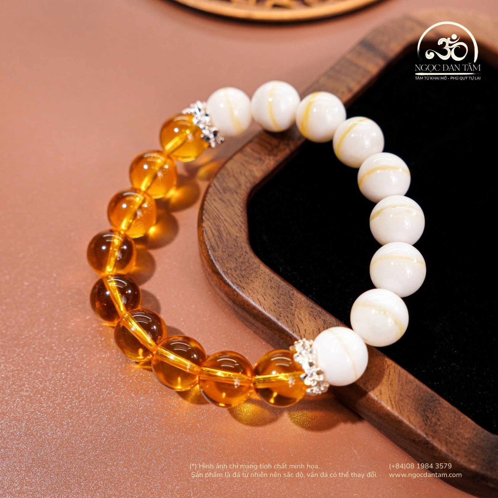  Vòng Tay Hoàng bạch ( Thạch Anh Vàng 5A 9mm + Vỏ Sò Tai Tượng 3A 10mm ) 