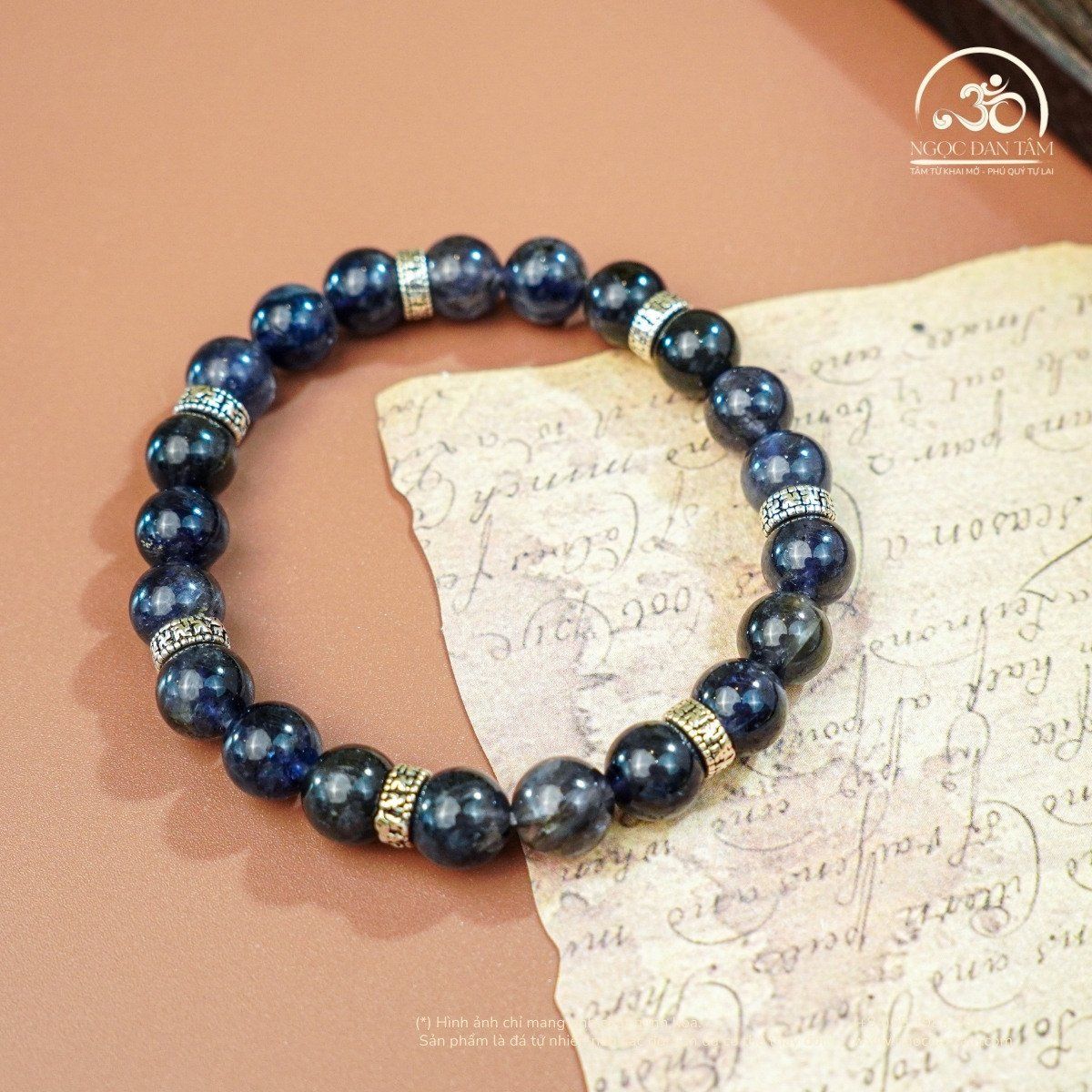  Vòng Tay Iolite 8mm 2A Phối Charm Bạc Chữ Vạn 