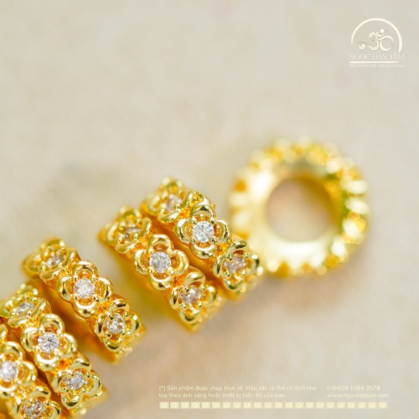  Charm Đệm Cỏ 4 Lá - Kim Loại Mạ Vàng 