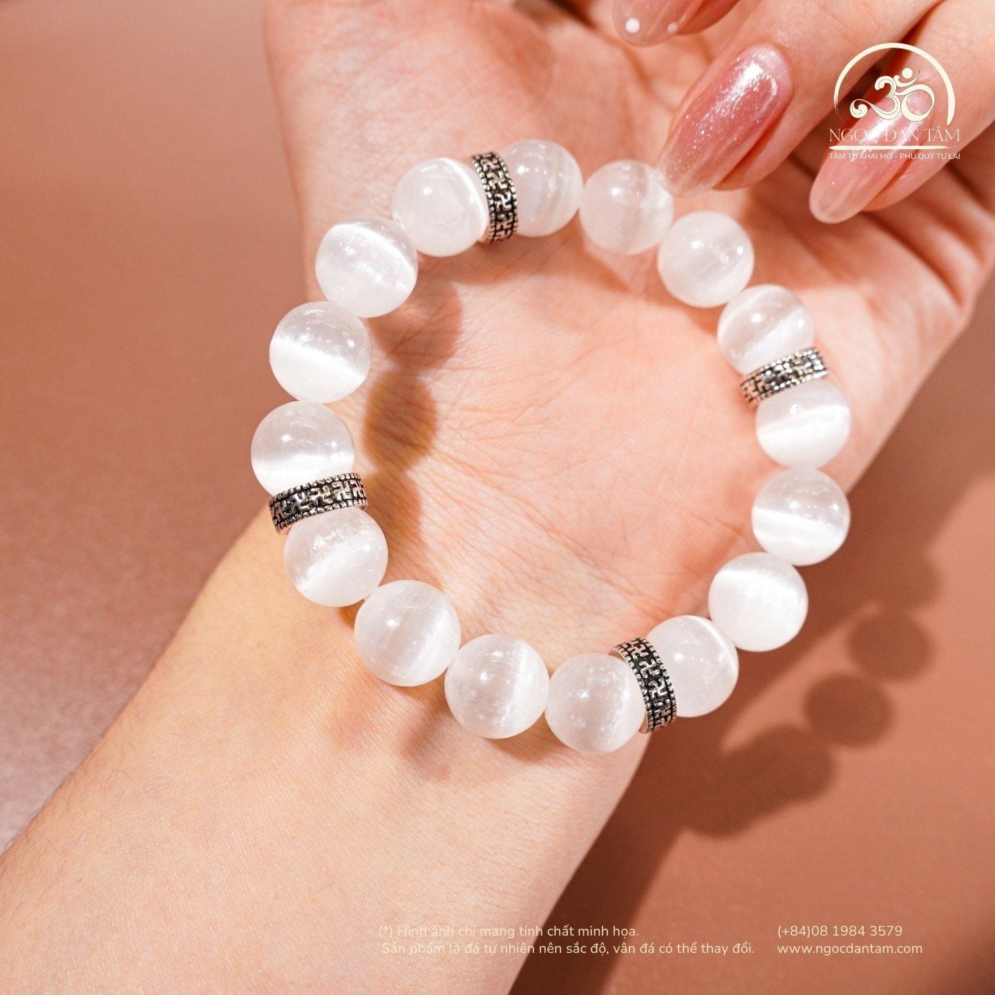  Vòng Tay Selenite 3A - 10mm Phối Charm Bạc Chữ Vạn 