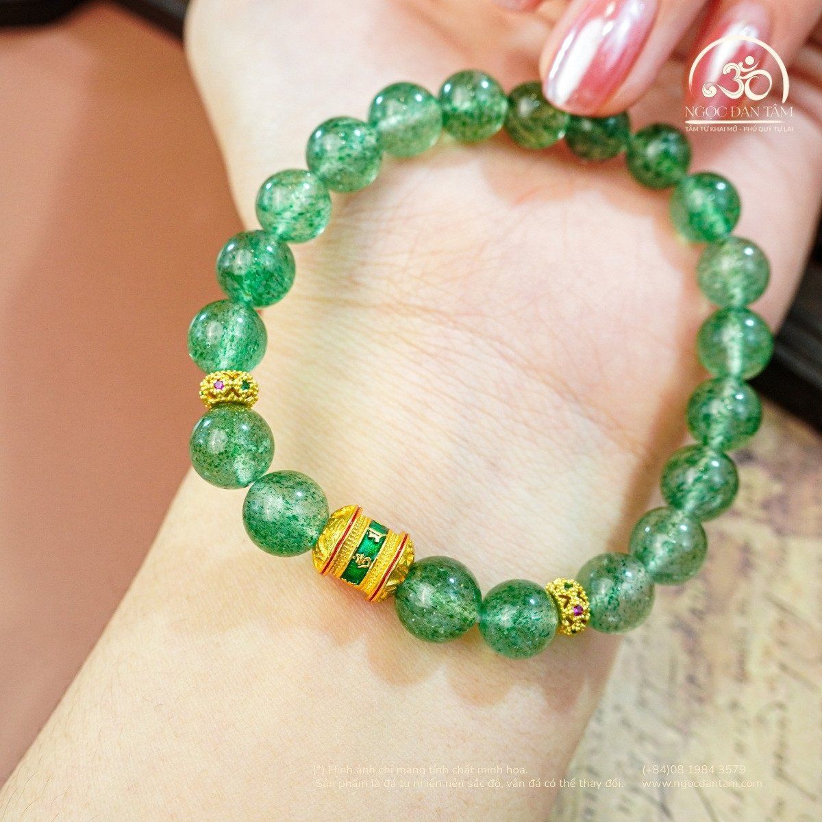  Vòng Tay Thạch Anh Dâu Tây Xanh Phối Charm Lu Thống Lục Tự 8mm - 2A 