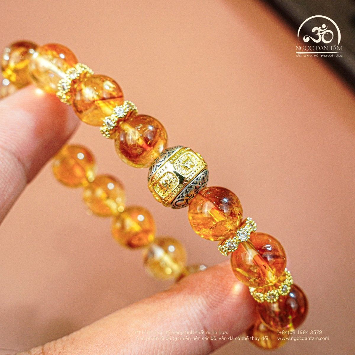  Vòng Tay Thạch Anh Vàng Hoa Bay 10mm 3A Phối Charm Lục Tự 