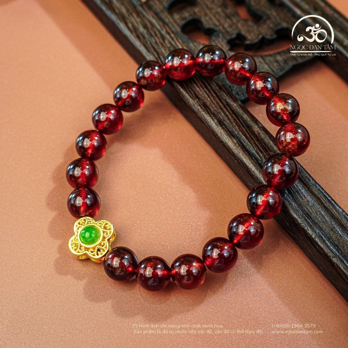  Vòng Tay Đá Garnet 8mm 5A Phối Charm Cỏ 4 Lá 