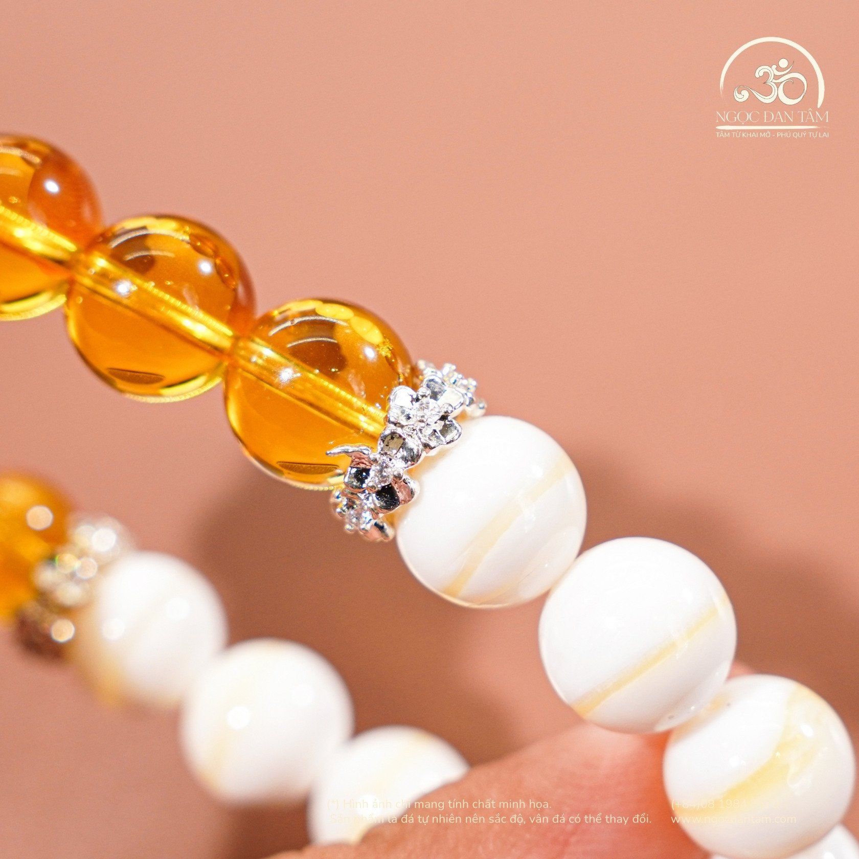  Vòng Tay Hoàng bạch ( Thạch Anh Vàng 5A 9mm + Vỏ Sò Tai Tượng 3A 10mm ) 