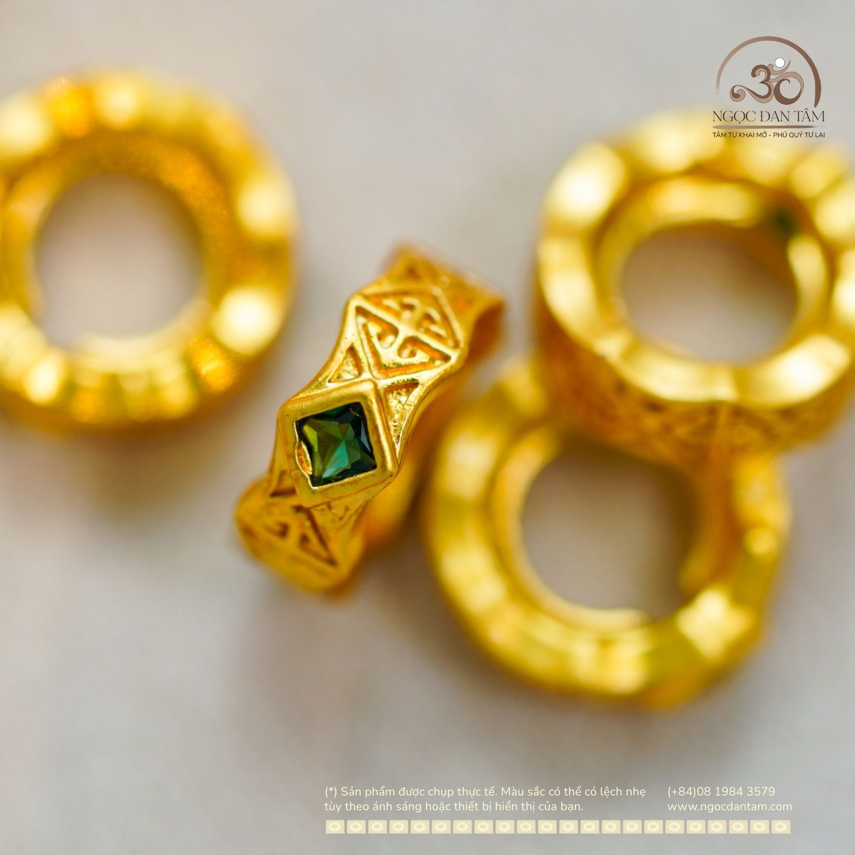  Charm Tròn Đính Ngọc Bích - Kim Loại Mạ Vàng Cao Cấp 