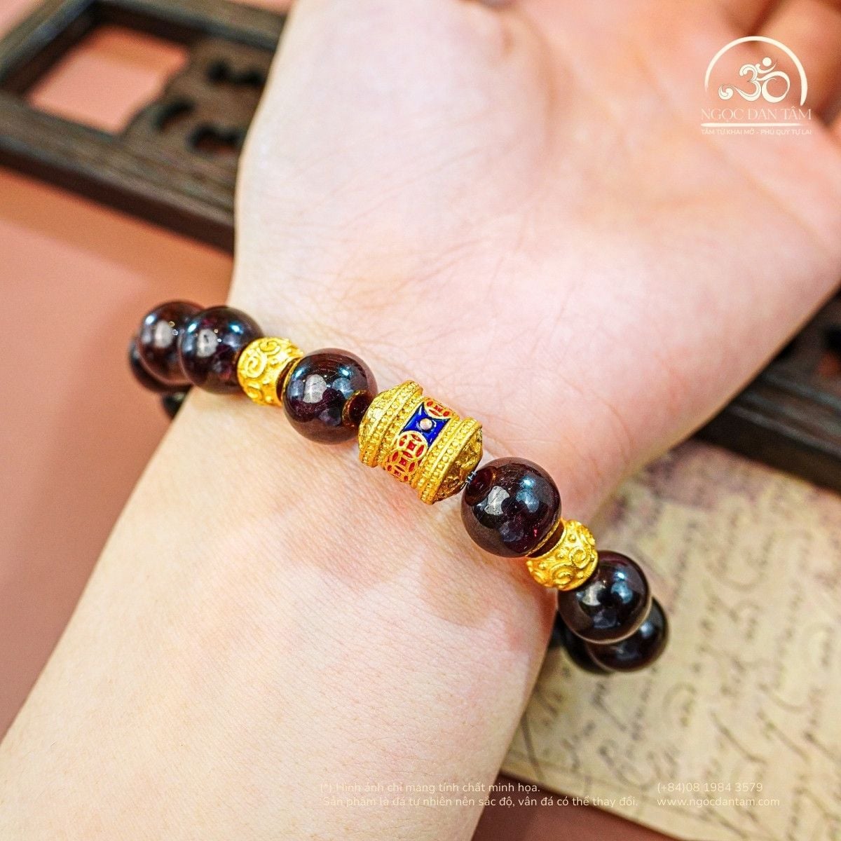  Vòng Tay Đá Garnet 10mm 3A Phối Charm Lu Thống 