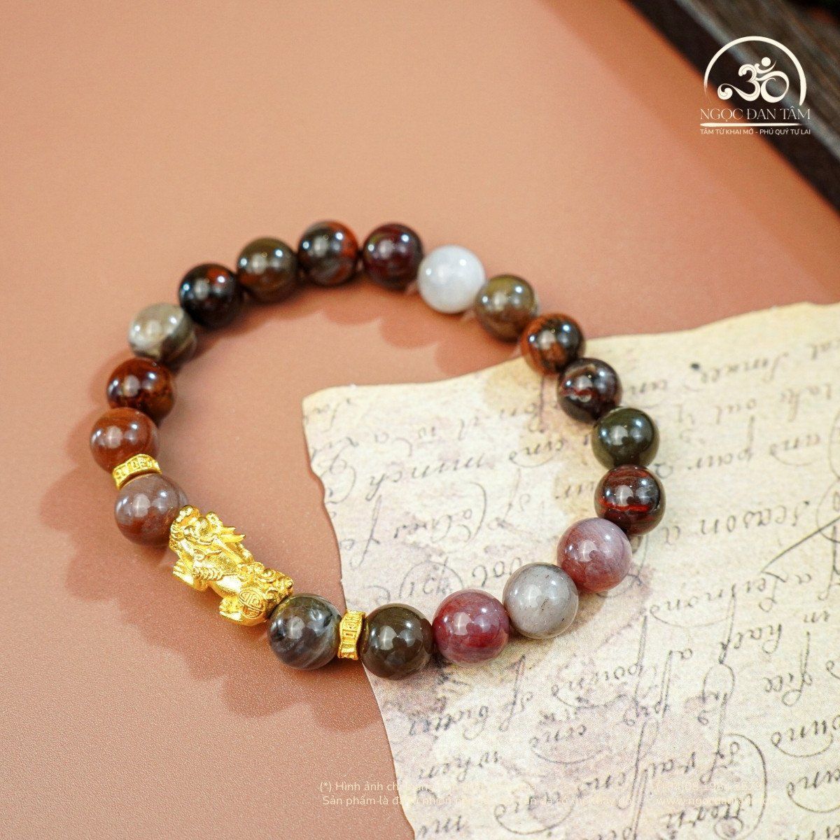  Vòng Tay Gỗ Hóa Thạch 8mm 2A Phối Charm Tỳ Hưu 