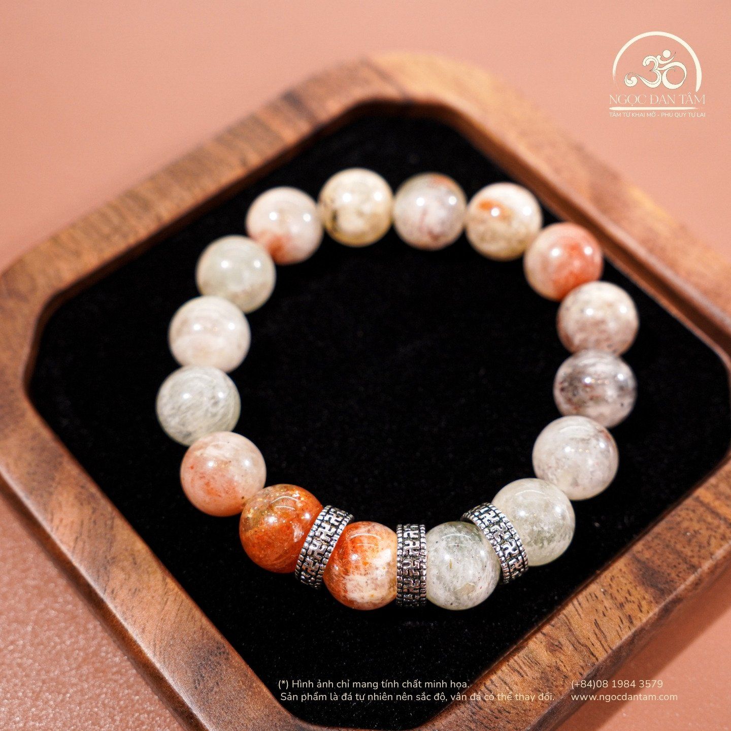  Vòng Tay Đá Mặt Trời Đa Sắc 10mm Phối Charm Bạc Chữ Vạn 