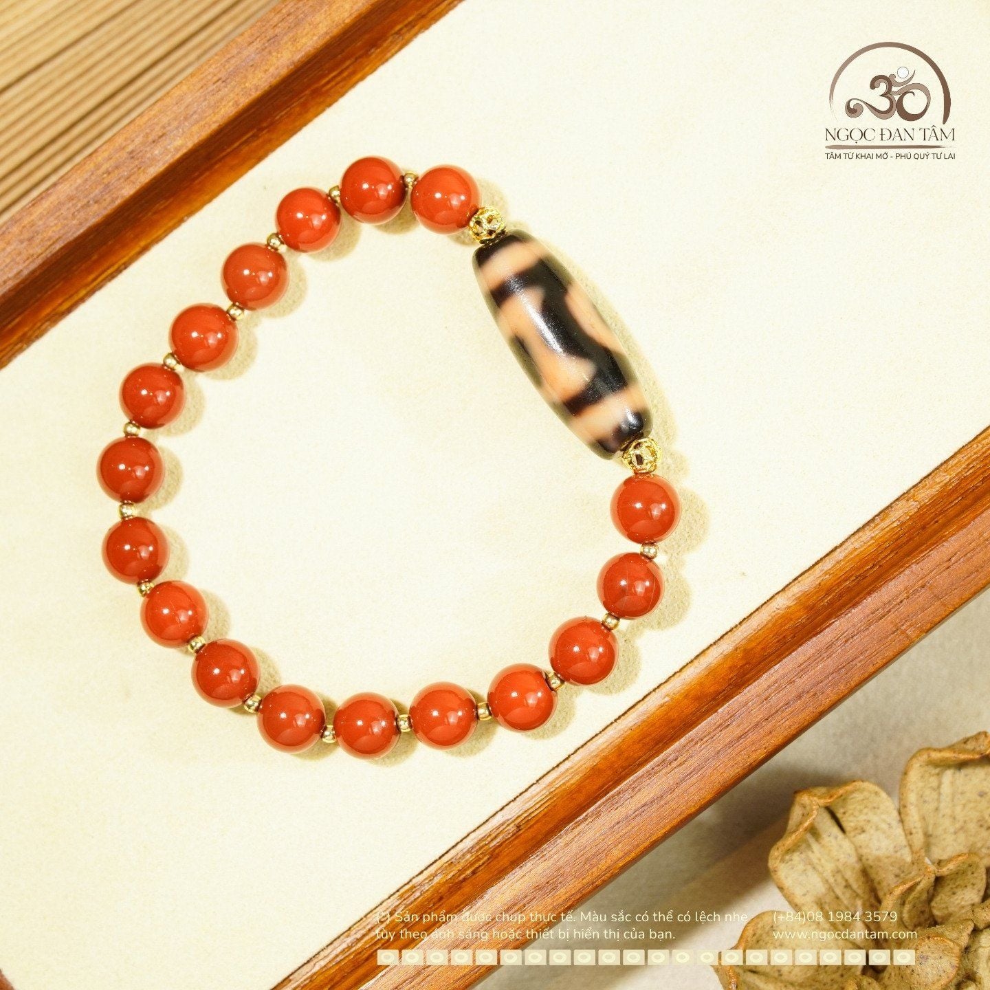  Vòng Tay Dzi Mặt Trời Mặt Trăng Phối Ngọc Bích Đỏ 8mm 