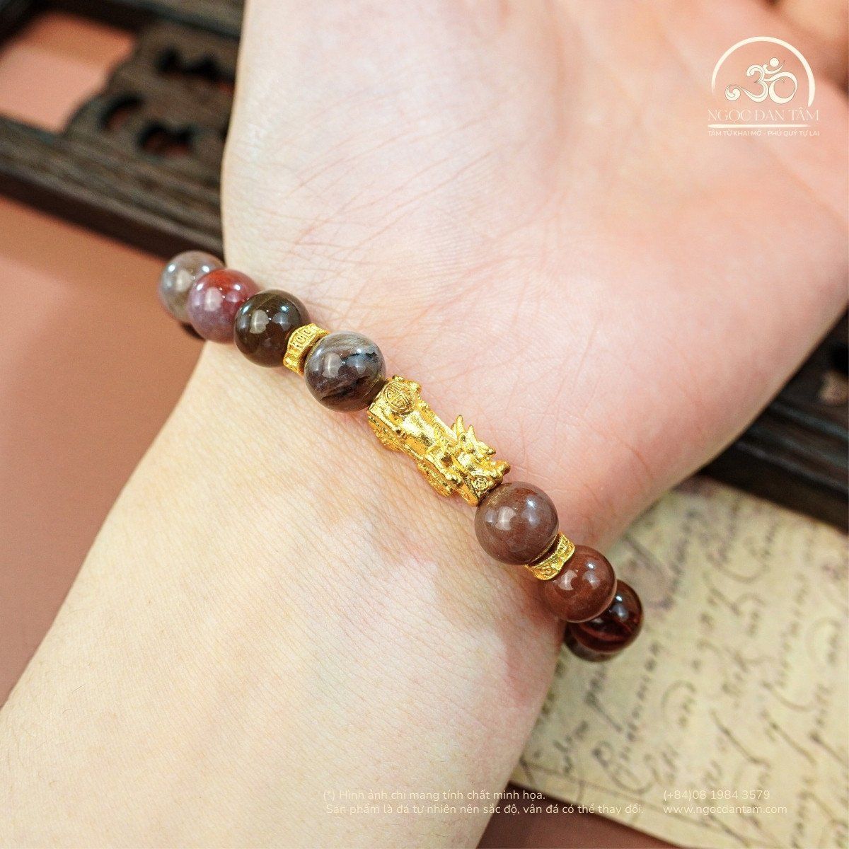  Vòng Tay Gỗ Hóa Thạch 8mm 2A Phối Charm Tỳ Hưu 