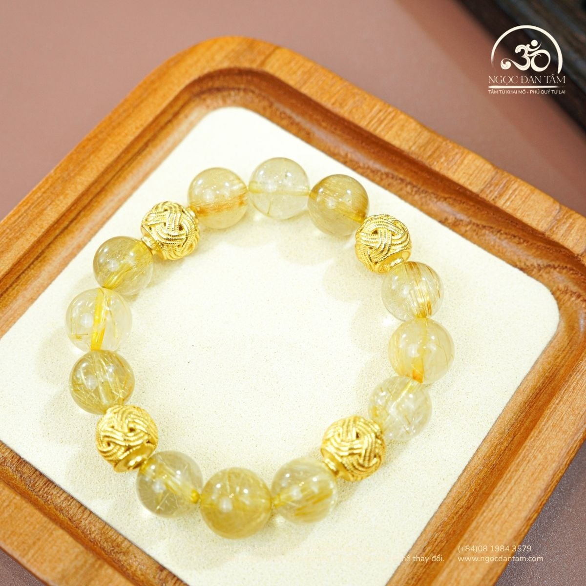  Vòng Tay Tóc Vàng 10mm 7A Phối Charm Cát Tường 