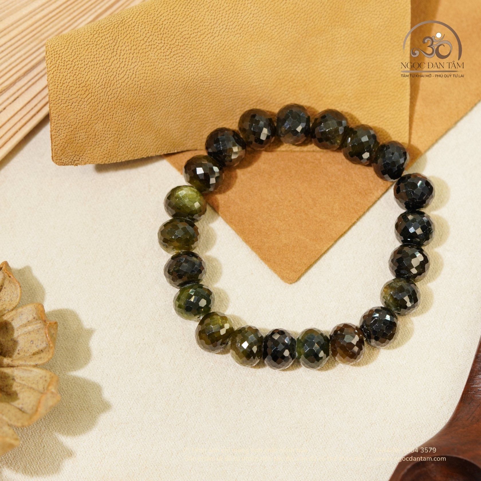  Vòng Tay Sapphire Ánh TiTan Hạt Cắt Giác 8x10mm 5A 