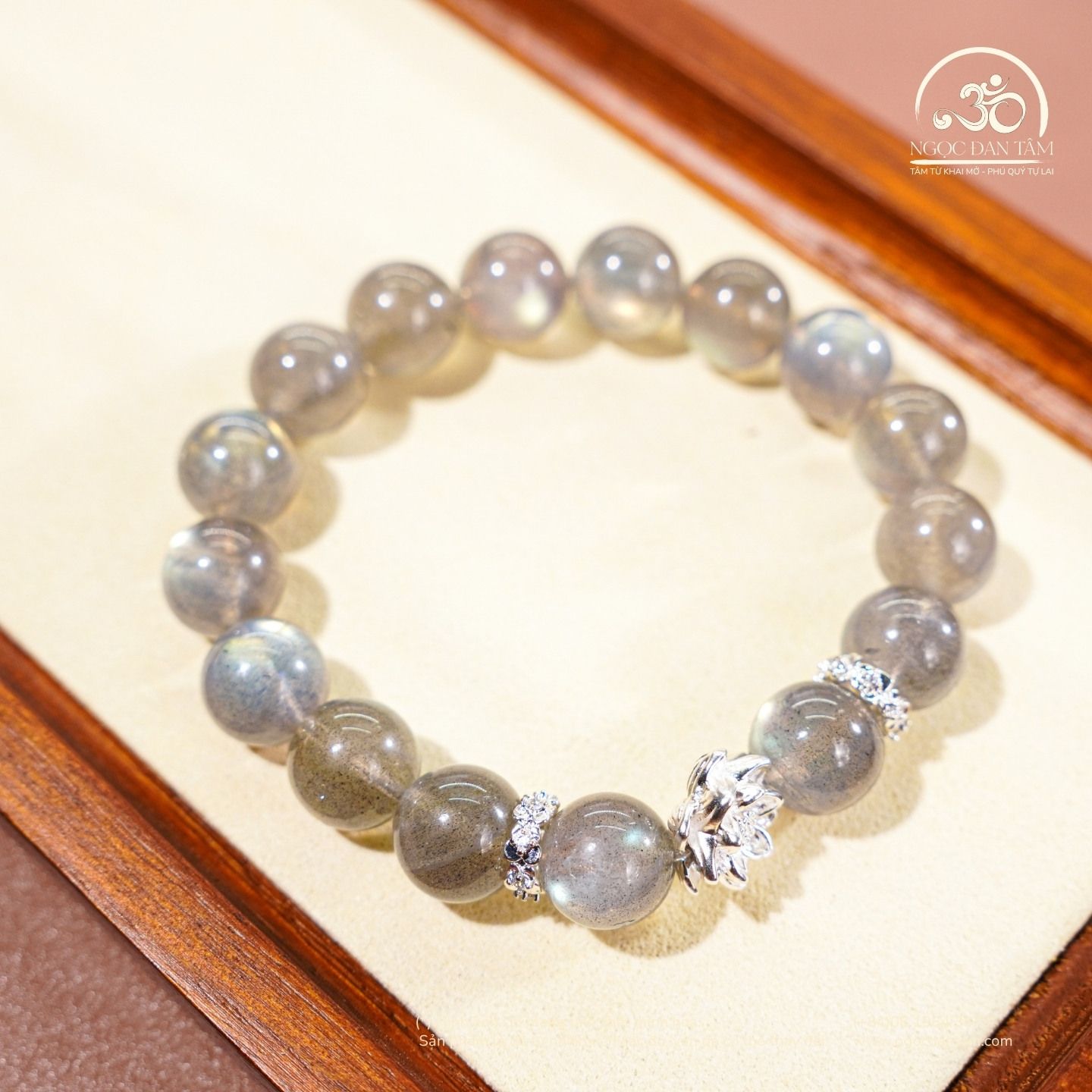  Vòng Tay Đá Xà Cừ 10mm 5A Phối Charm Hoa Sen Bạc 