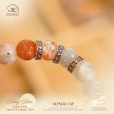  Vòng Tay Đá Mặt Trời Đa Sắc 10mm Phối Charm Bạc Chữ Vạn 