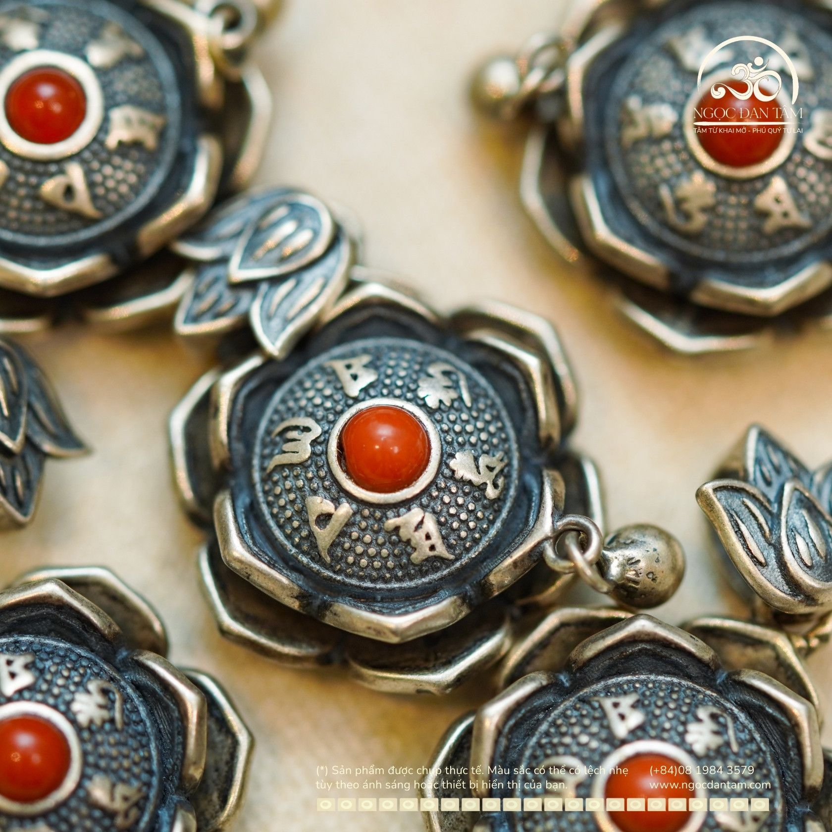  Charm Hoa Sen Chú Om 14.7mm - Bạc 925 Cao Cấp 