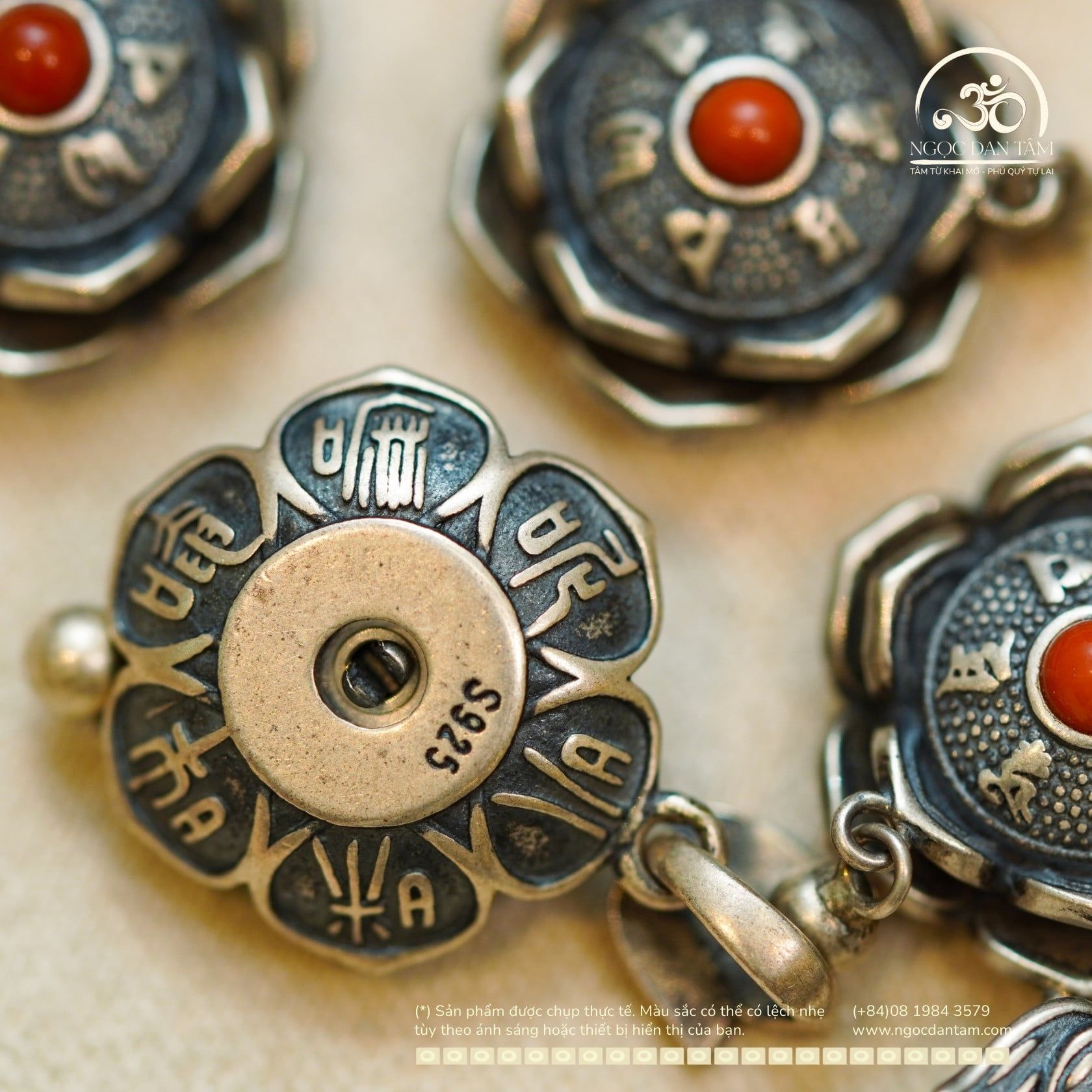  Charm Hoa Sen Chú Om 14.7mm - Bạc 925 Cao Cấp 