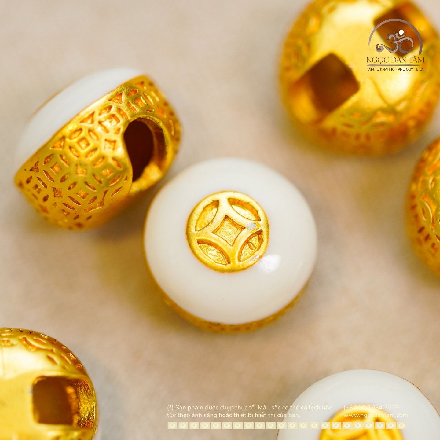  Charm Kim Tiền Vàng Tráng  Men Trắng  9.95mm - Bạc Mạ Vàng 