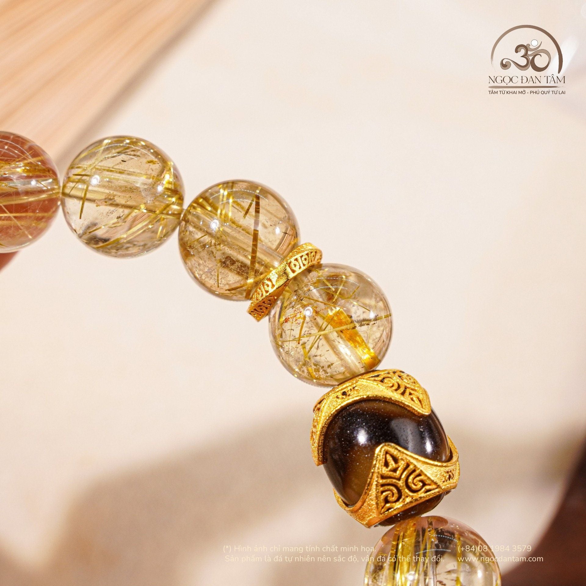  Vòng Tay Thạch Anh Tóc Vàng Phối Charm Dzi 11mm7A 