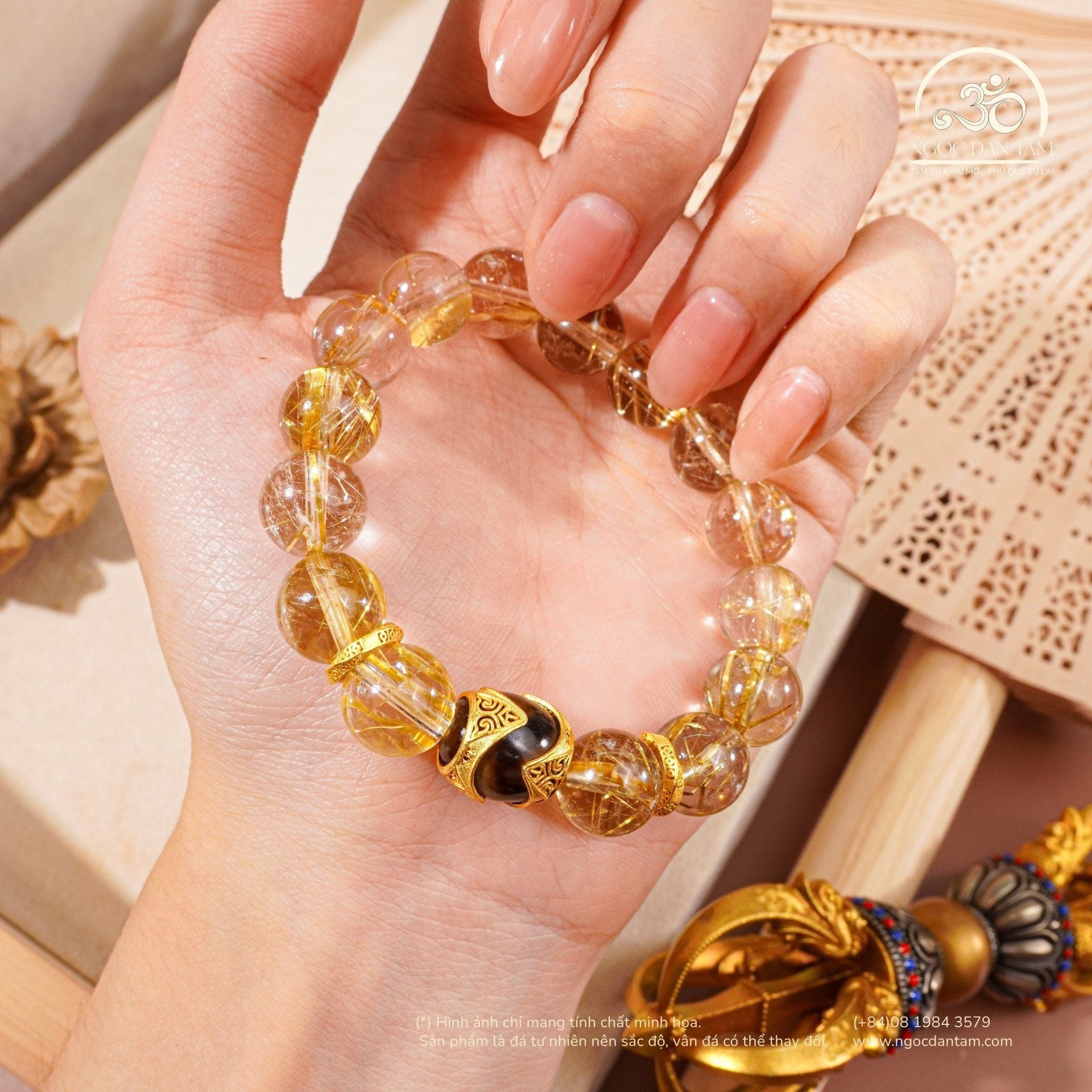  Vòng Tay Thạch Anh Tóc Vàng Phối Charm Dzi 11mm7A 