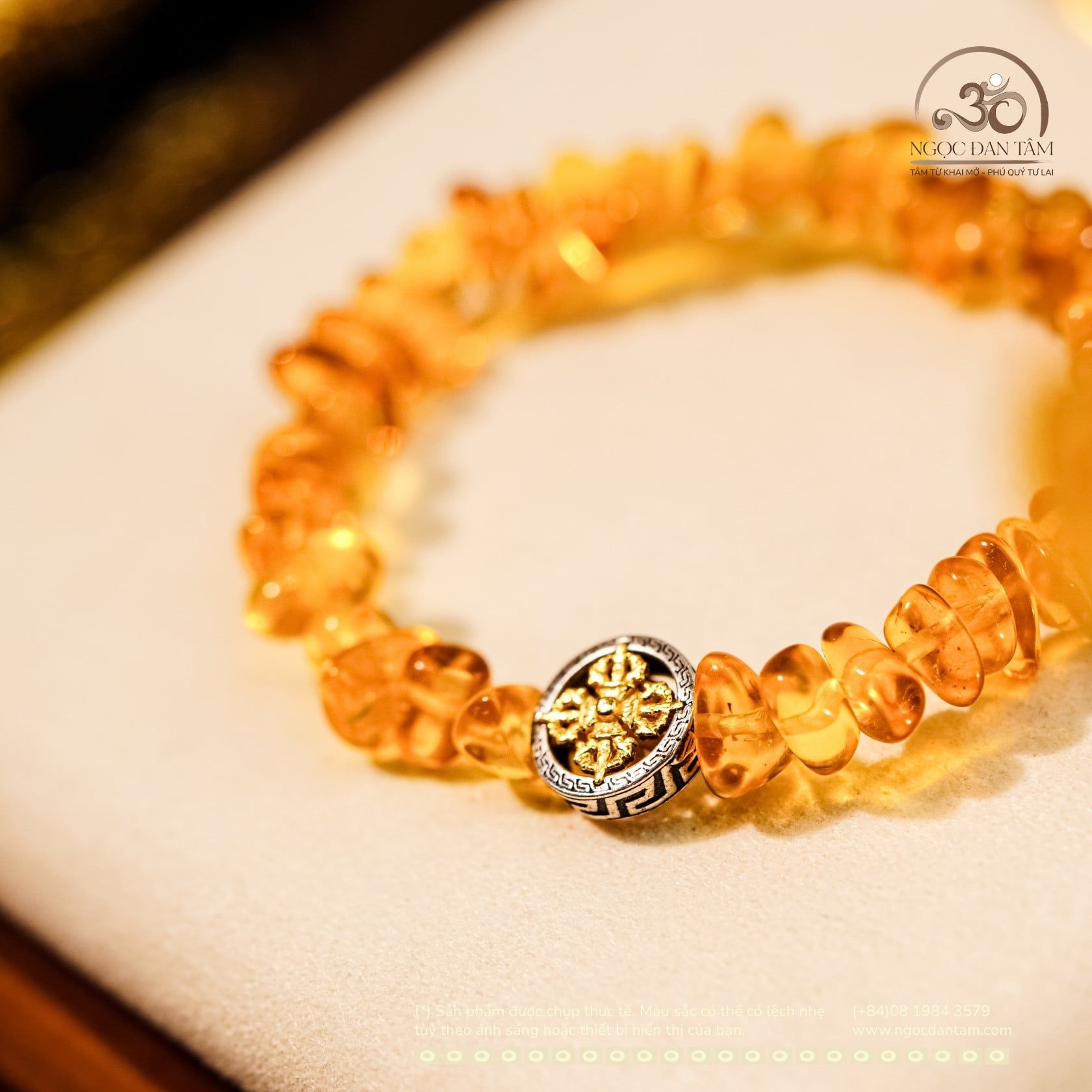  Vòng Tay Hổ Phách Cognac Phối Charm Bánh Xe Pháp Luân Nhỏ 
