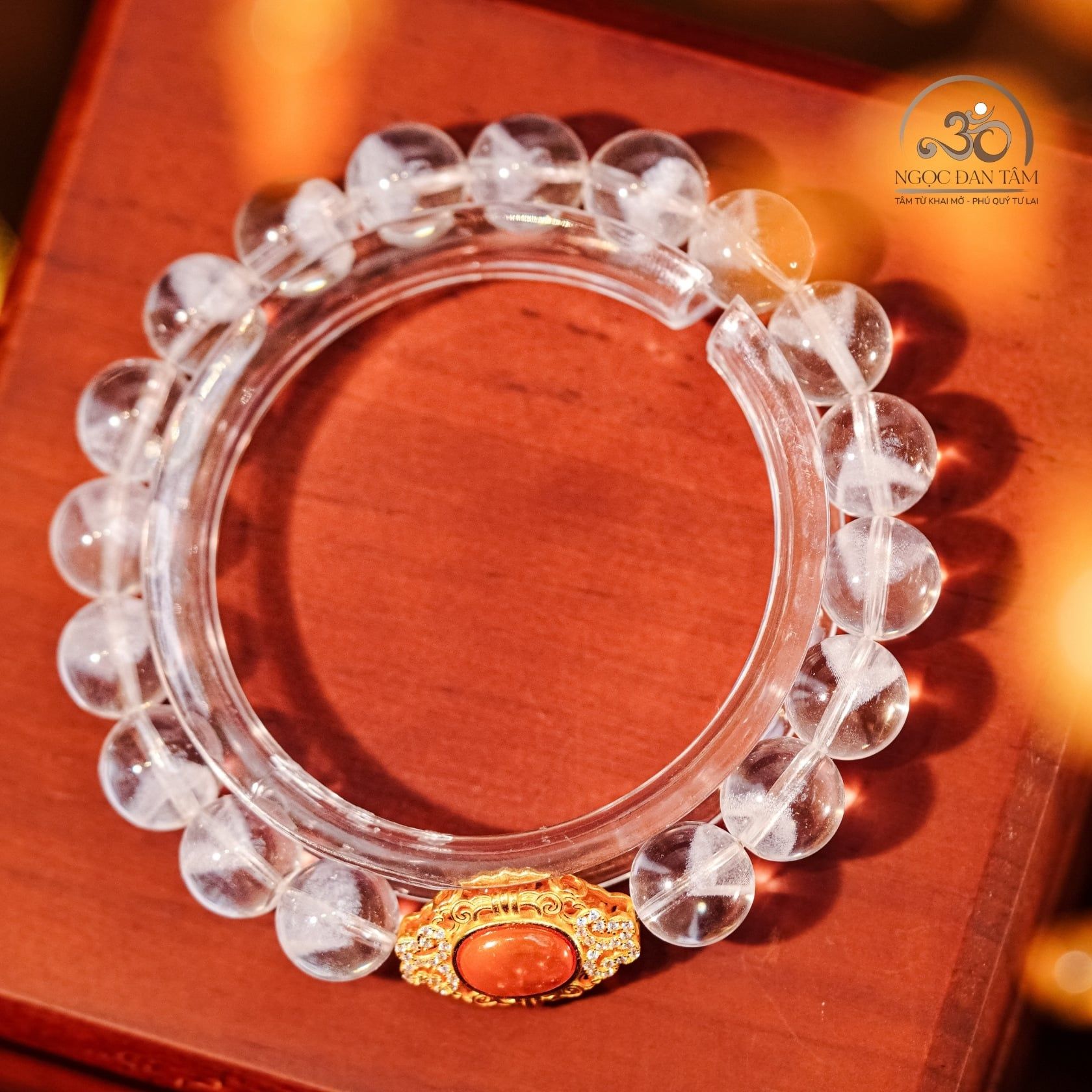  Vòng Tay Thạch Anh Ưu Linh Trắng 10mm 2A Phối Charm MDC Đính Đá Vàng 