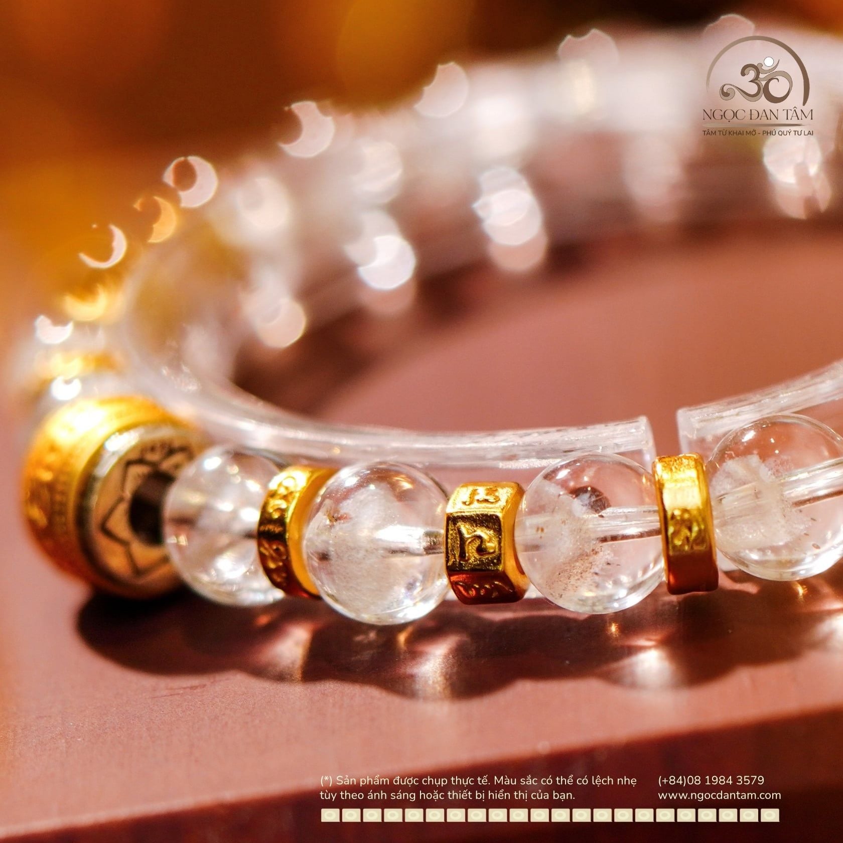 Vòng Tay Thạch Anh Ưu Linh Trắng 8mm 2A Charm Hạt Trống Chữ Om 