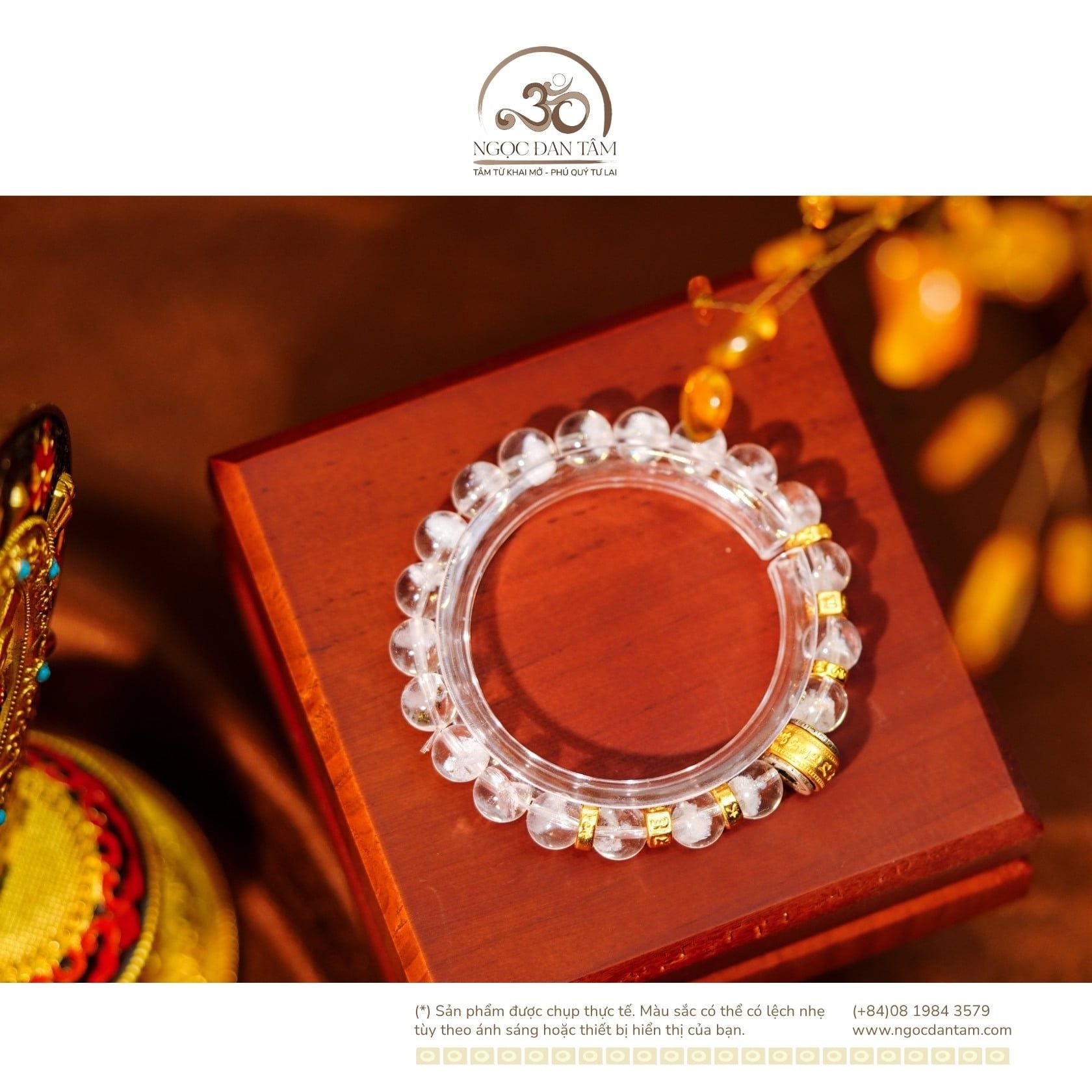  Vòng Tay Thạch Anh Ưu Linh Trắng 8mm 2A Charm Hạt Trống Chữ Om 