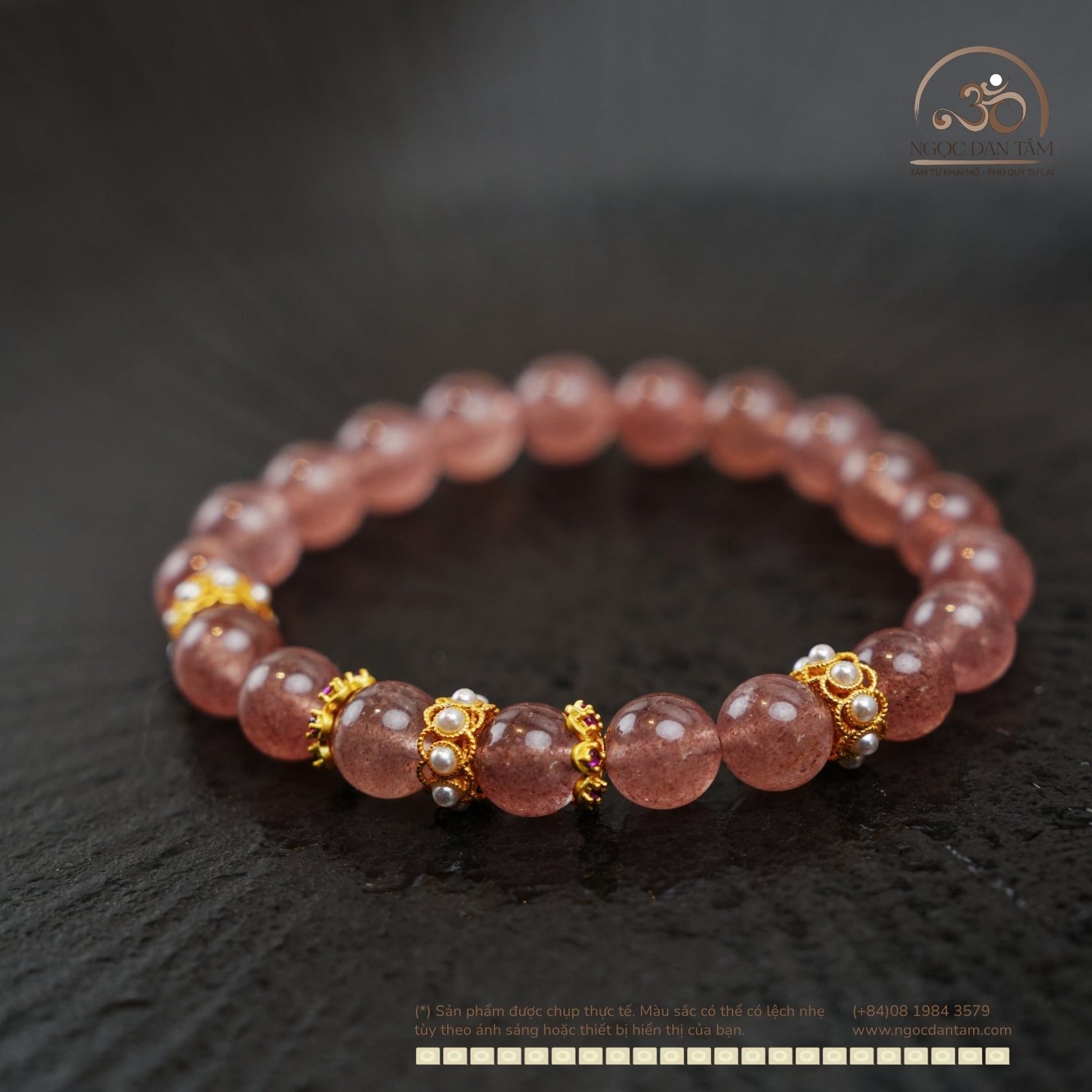  Vòng Tay Thạch Anh Dâu Tây 8mm 2A Phối Charm Hoa Mạ Vàng Cao Cấp 