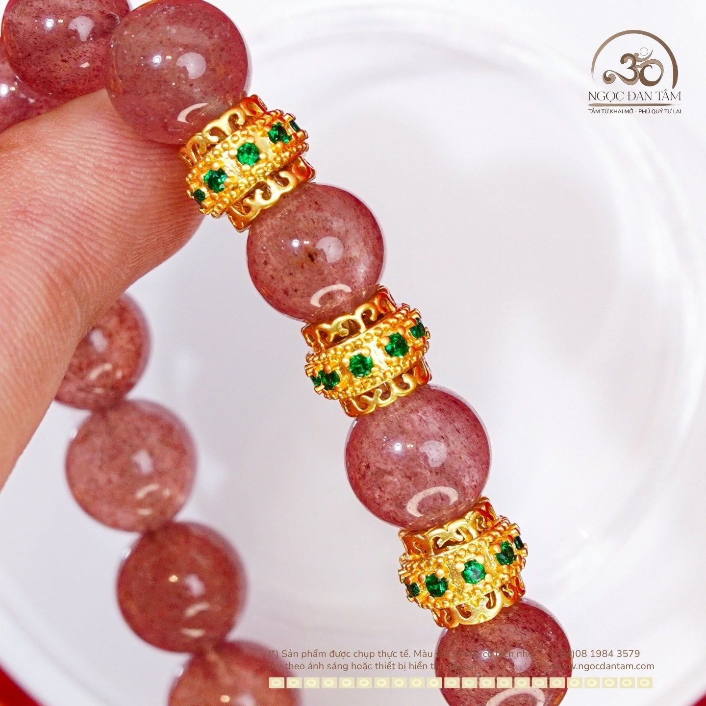  Vòng Tay Thạch Anh Dâu Tây 10mm 2A Phối Charm Trụ Tròn Đính Hạt Xanh Mạ Vàng 