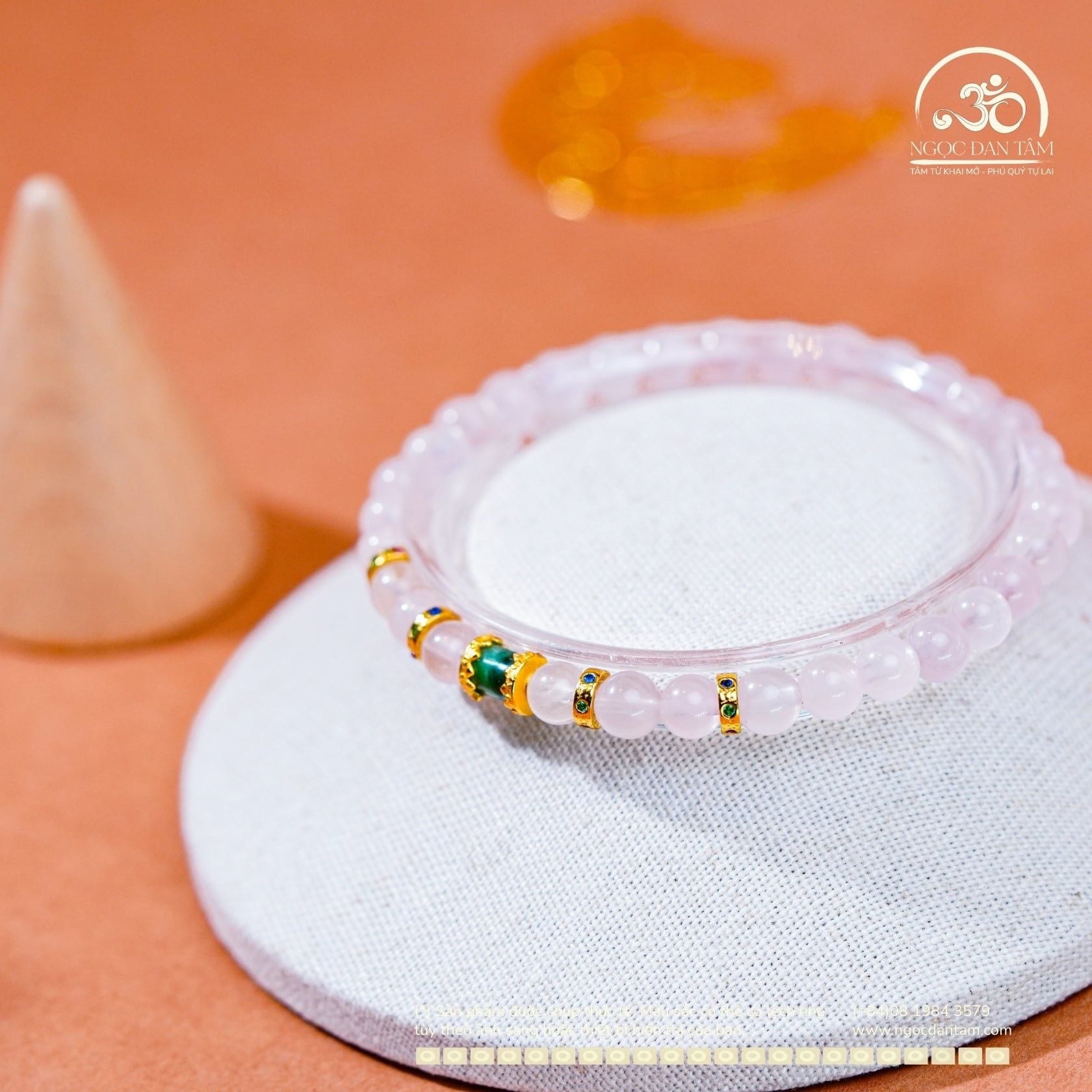  Vòng Tay Đá Thạch Anh Hồng 5mm 4A Phối Charm Trụ Xanh Ngọc Lục Bảo 
