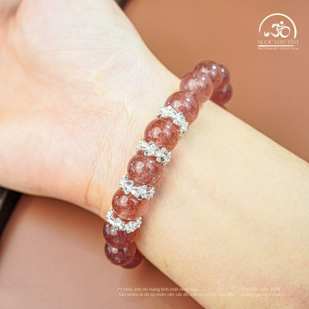  Vòng Tay Đá Thạch Anh Dâu Tây 10mm 2A Phối Charm Bạc 