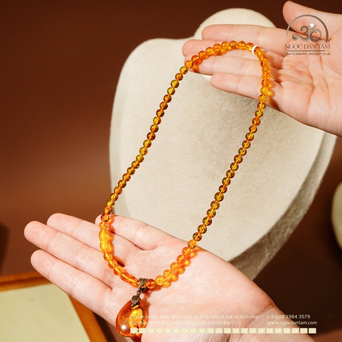  Vòng Cổ Hổ Phách Cognac Hoa Bay 