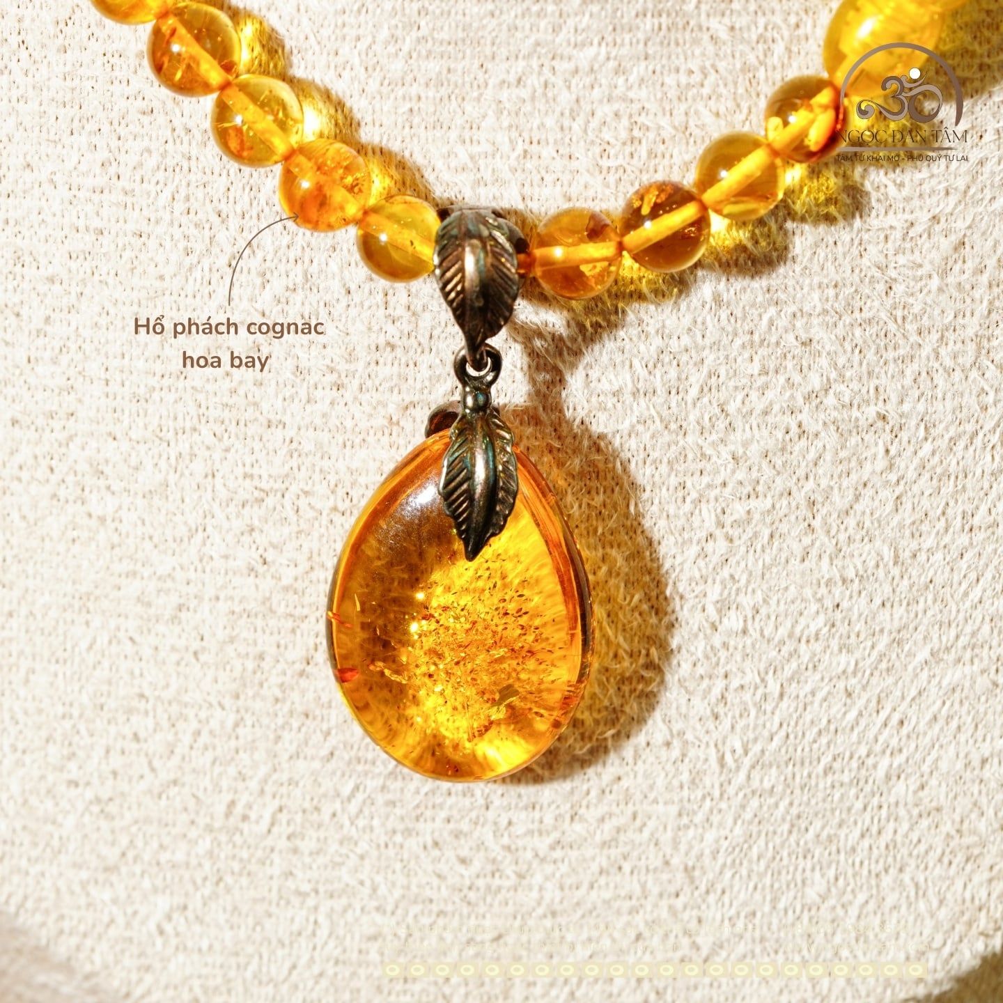  Vòng Cổ Hổ Phách Cognac Hoa Bay 