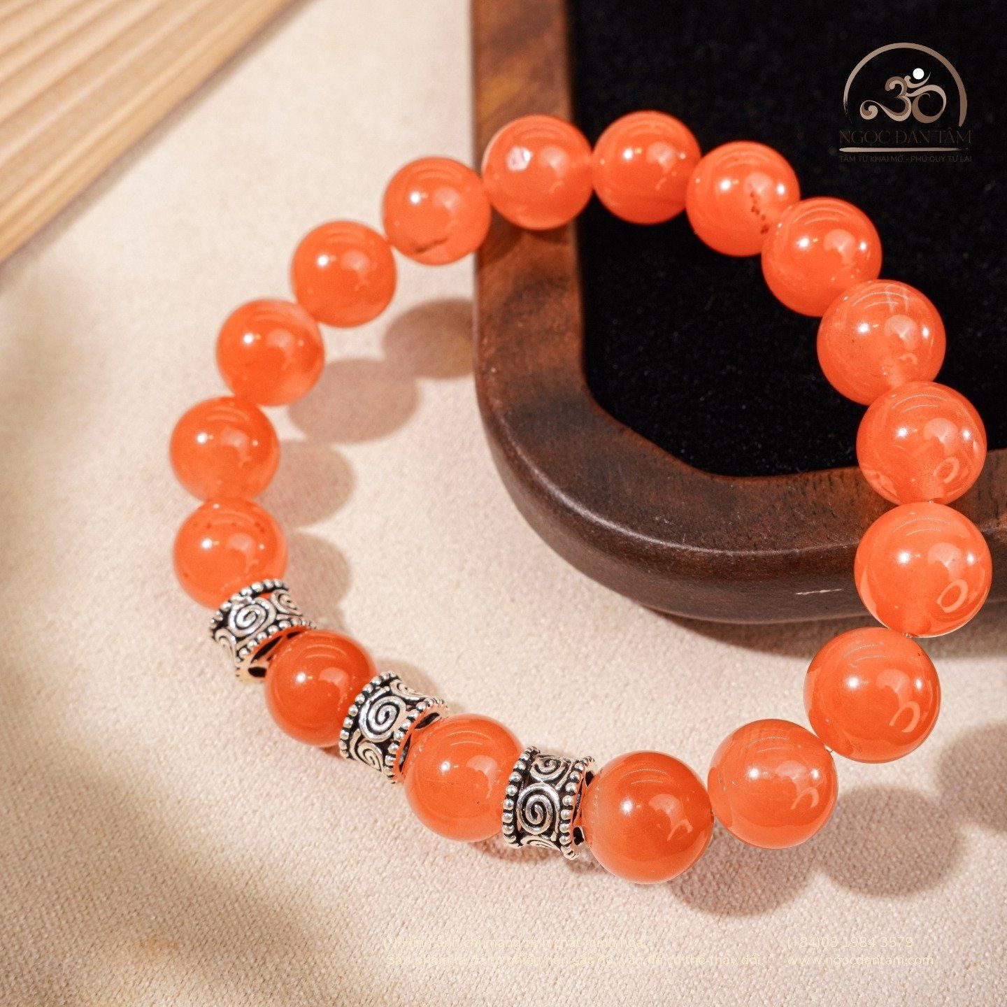  Vòng Tay Carnelian VIP 10mm 5A Phối Charm Bạc 