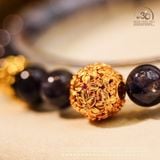  Vòng Tay Iolite 8mm 2A Phối Charm Tròn Hoa Đính Đá 