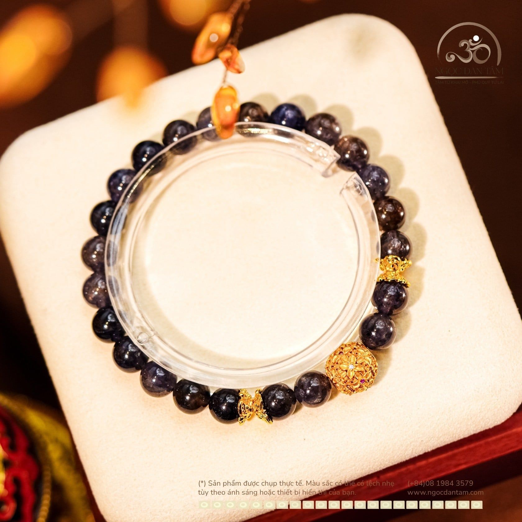  Vòng Tay Iolite 8mm 2A Phối Charm Tròn Hoa Đính Đá 