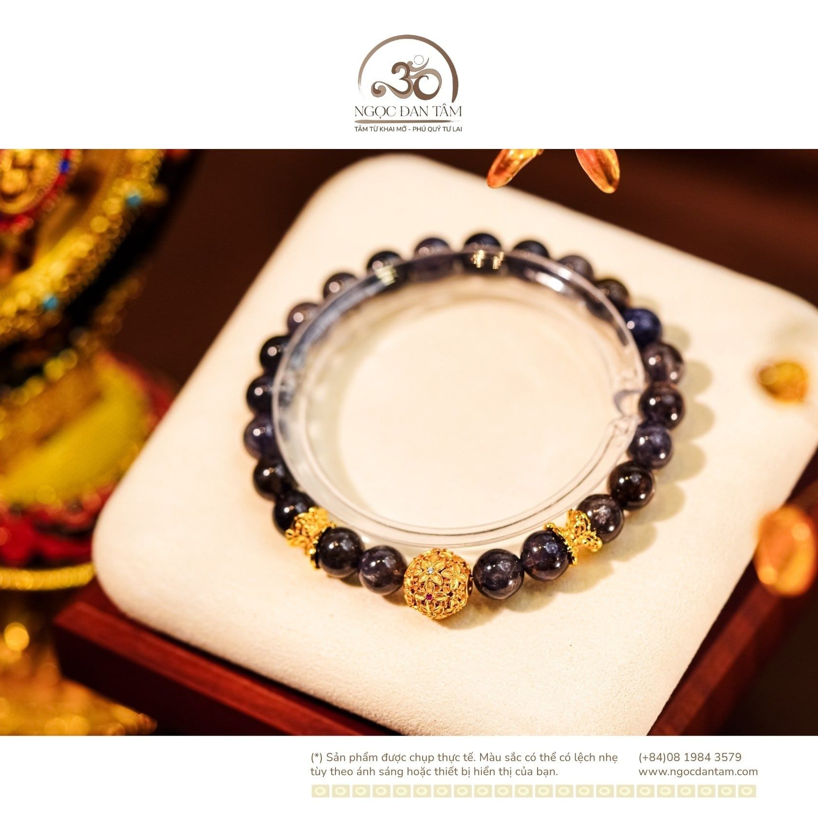  Vòng Tay Iolite 8mm 2A Phối Charm Tròn Hoa Đính Đá 