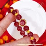  Vòng Tay Dâu Tây 9-10mm 5A Phối Charm Bọc Đá 