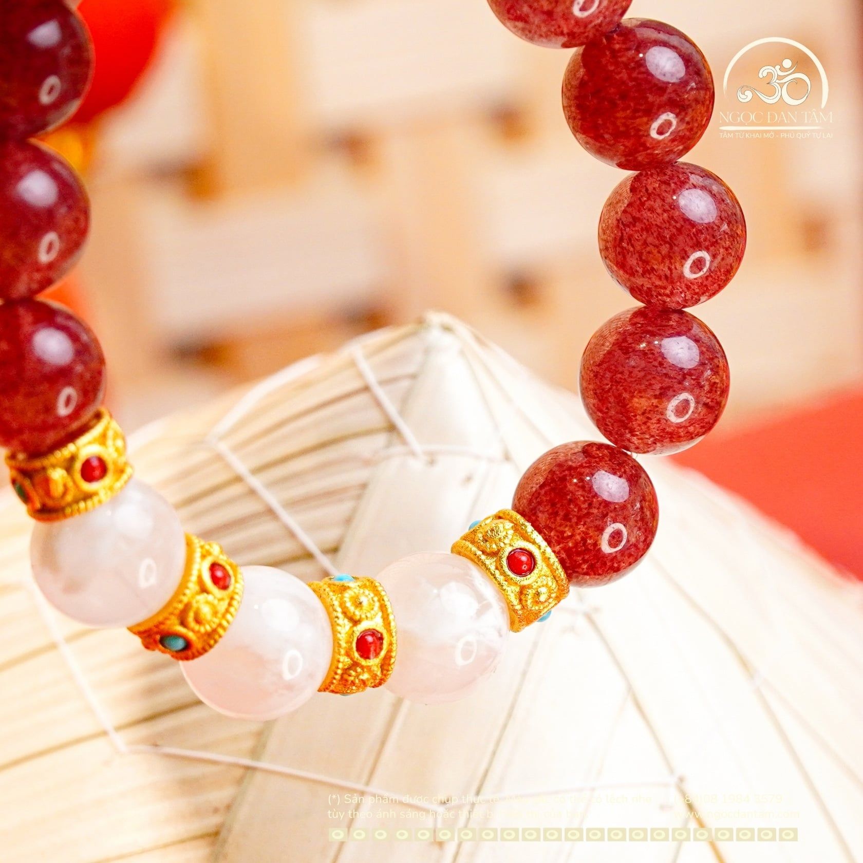  Vòng Tay Dâu Tây 11mm 5A Phối Thạch Anh Hoa Tuyết 11mm 