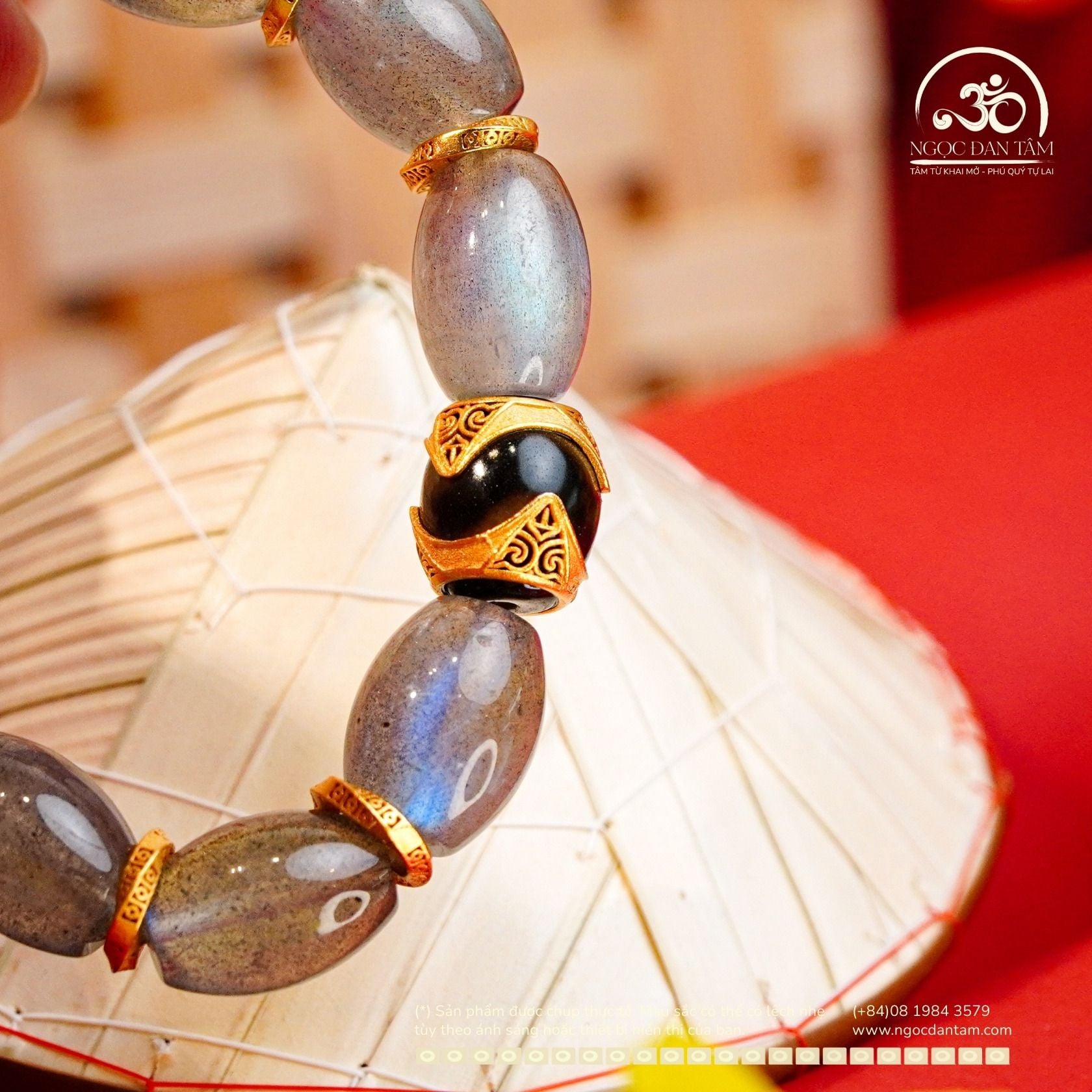  Vòng Tay Nguyệt Quang Lục Tự ( Đá Xà Cừ Lu Thống 10mm Phối Charm ) 