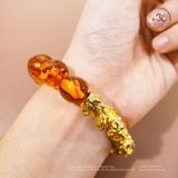  Vòng Tay Hổ Phách Phối Tỳ Hưu 13mm - 14mm 