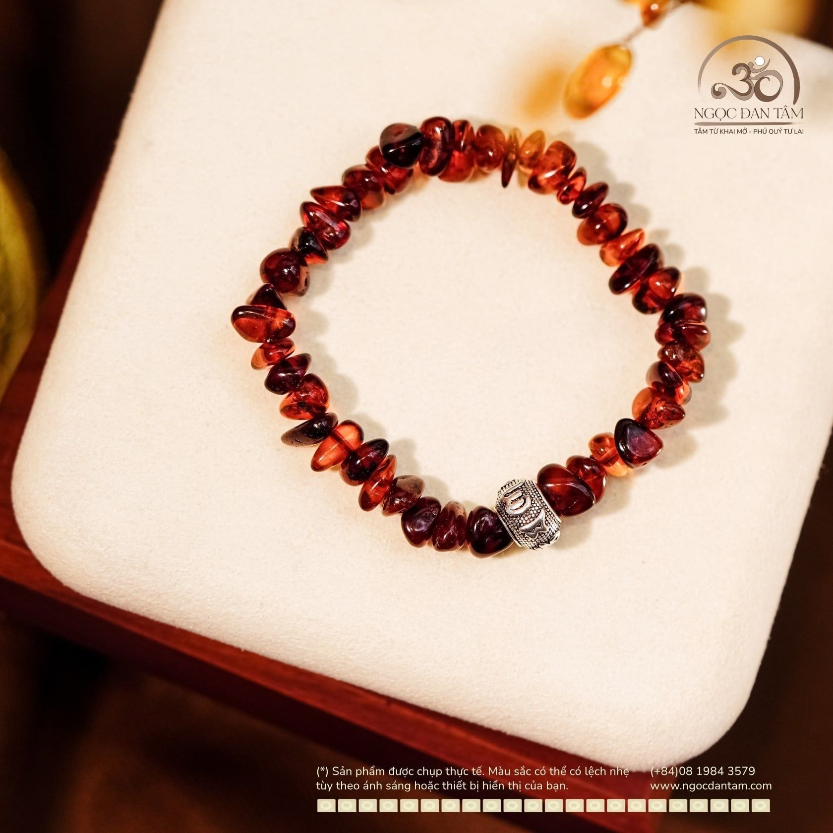  Vòng Tay Huyết Phách Phối Charm Chú Omani 