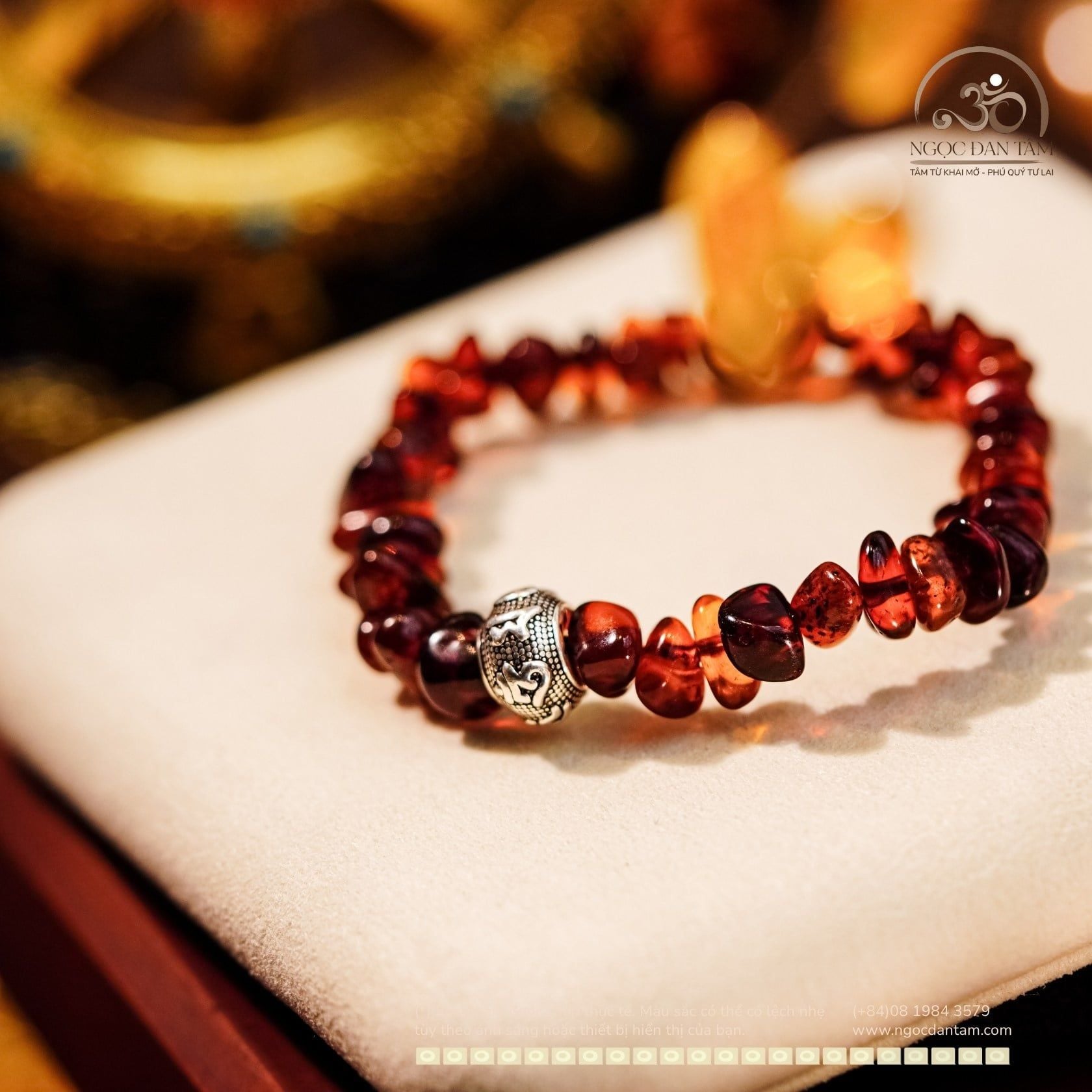  Vòng Tay Huyết Phách Phối Charm Chú Omani 