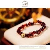  Vòng Tay Huyết Phách Phối Charm Bánh Xe Pháp Luân Nhỏ 