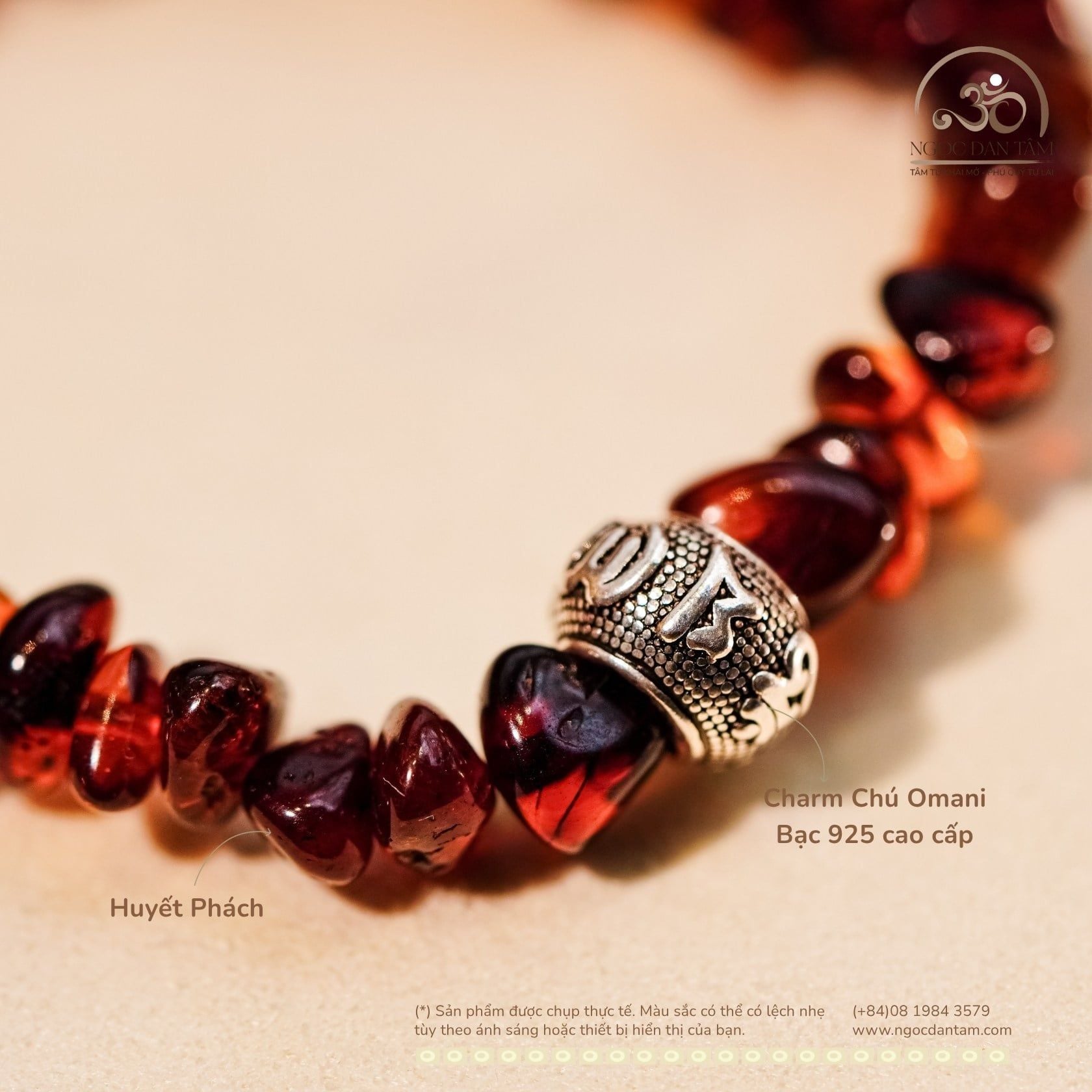  Vòng Tay Huyết Phách Phối Charm Chú Omani 